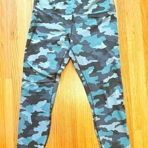 lululemon Camo 23” Wonder Unders Sz 12